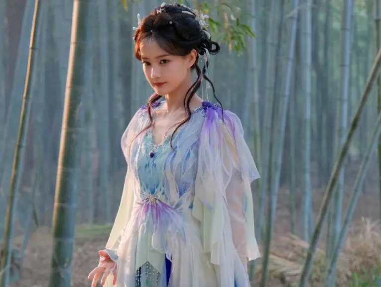 李一桐打算走“虞书欣”路线吗？凭借两部戏意外“拿捏”观众