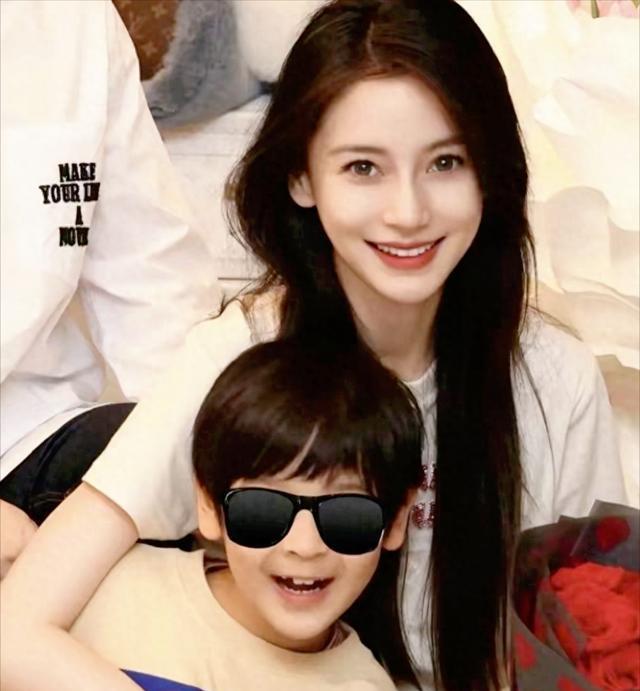 离婚后的温情时刻：杨颖大方送儿子探班，黄晓明亲吻儿子超暖！