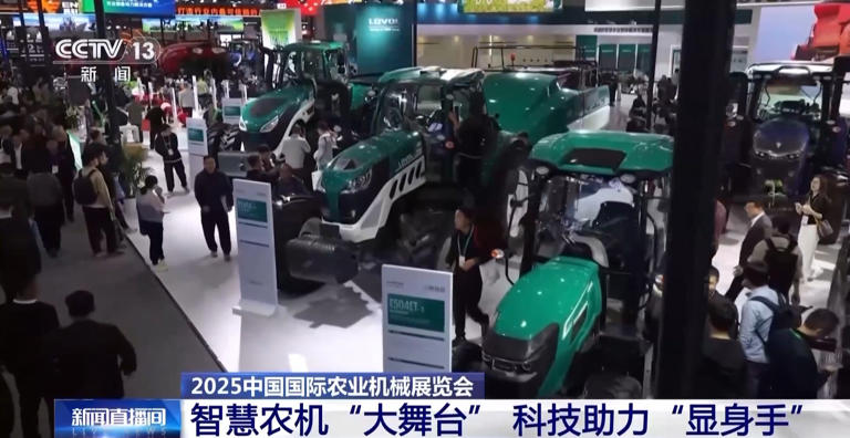 新能源拖拉机+激光除草机器人 中国农机展现“黑科技” 凭实力出海！