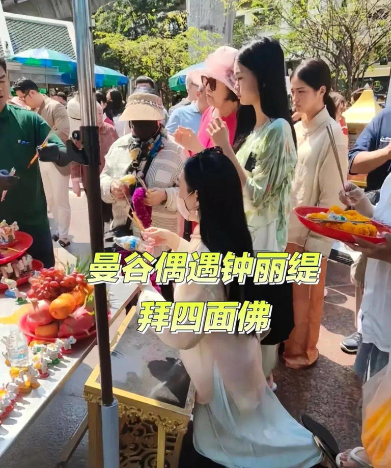 55岁钟丽缇疑为拼四胎体重暴增，小老公全程黑面，被传拒绝其再生