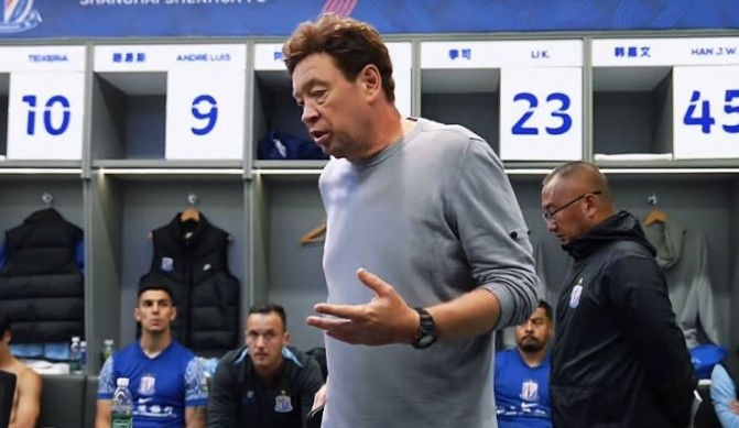 斯卢茨基训话：与英博的比赛 让我想起上赛季踢深圳