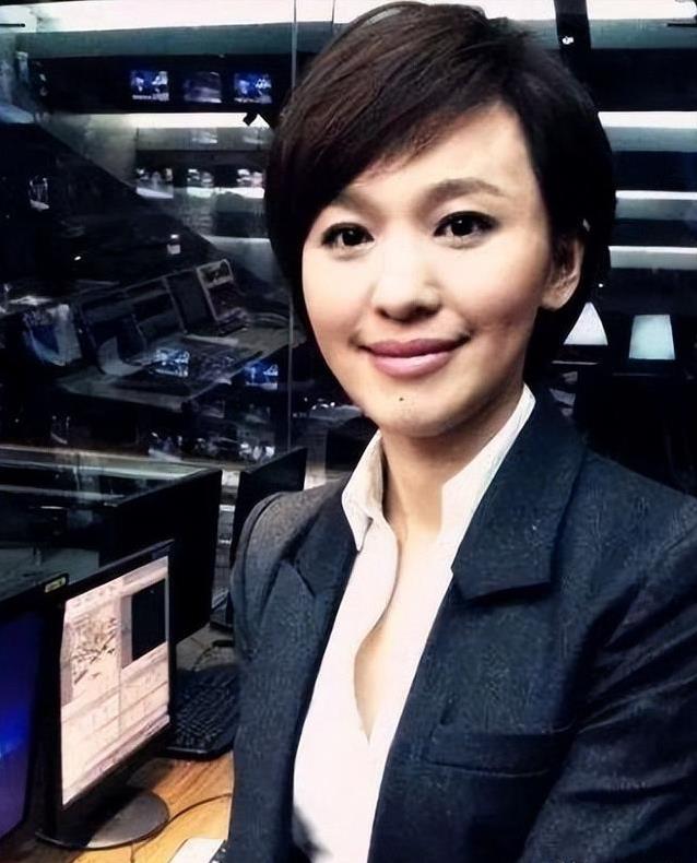 央视“国脸”放下光环，陪伴重病母亲，她的新生活让人佩服！
