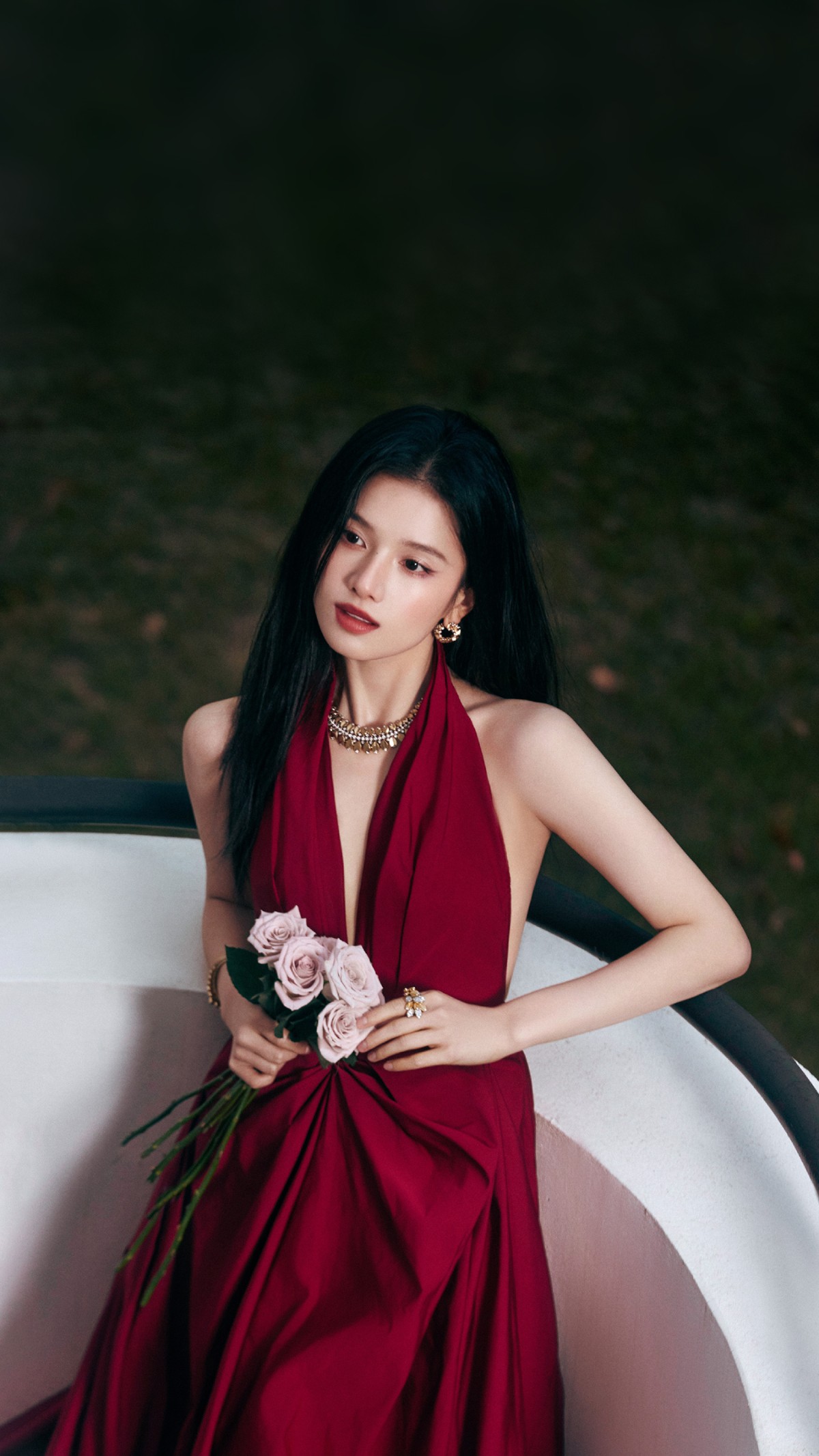张婧仪红裙风情万种