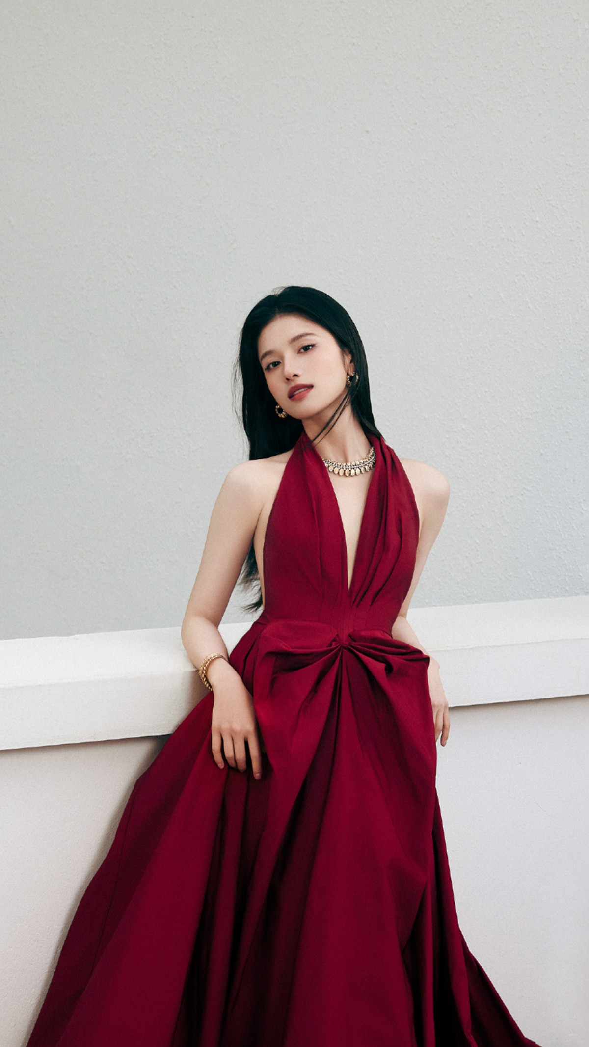 张婧仪红裙风情万种