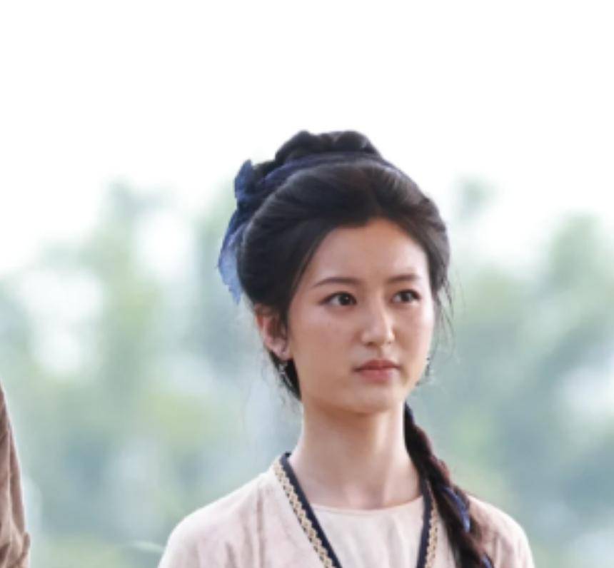 4位年轻小花近期颜值翻车，拉踩前辈失败，网友：娱乐圈审美降级