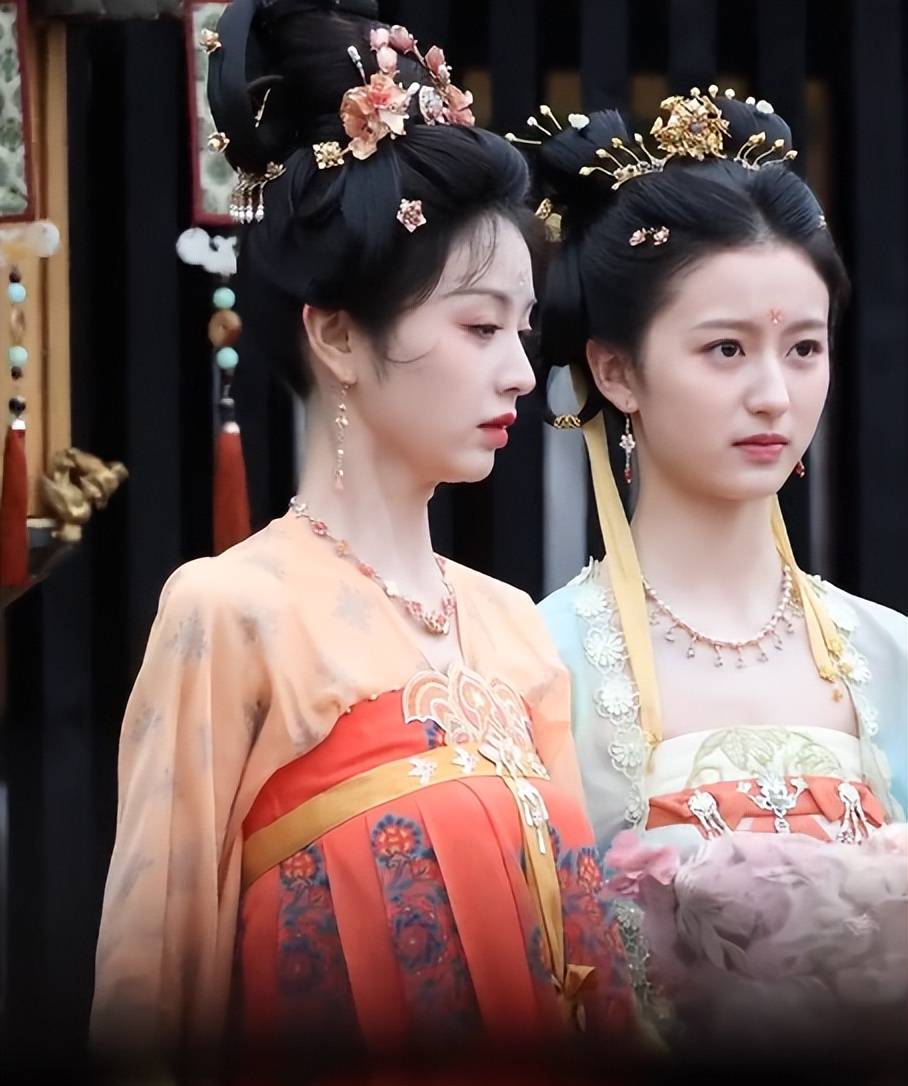 4位年轻小花近期颜值翻车，拉踩前辈失败，网友：娱乐圈审美降级