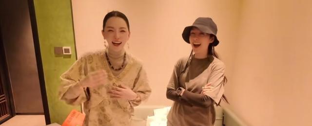 41岁郭碧婷宴请好友，郭碧婷父亲低调亮相，37岁夕又米罕见现身