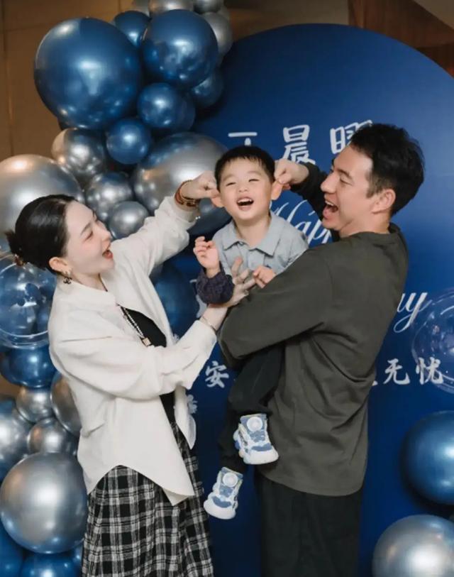 41岁郭碧婷宴请好友，郭碧婷父亲低调亮相，37岁夕又米罕见现身