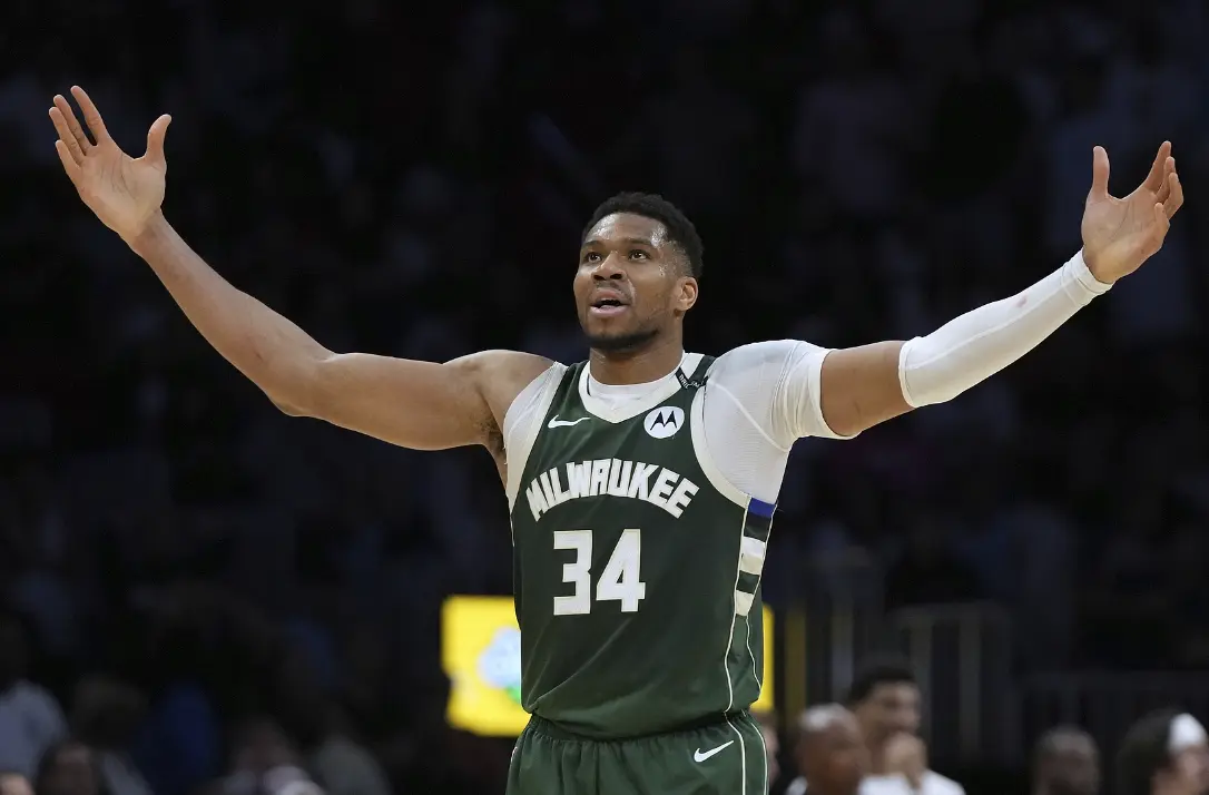 就在今天，NBA诞生79年新纪录，字母哥打疯了，老詹约基奇也仰望