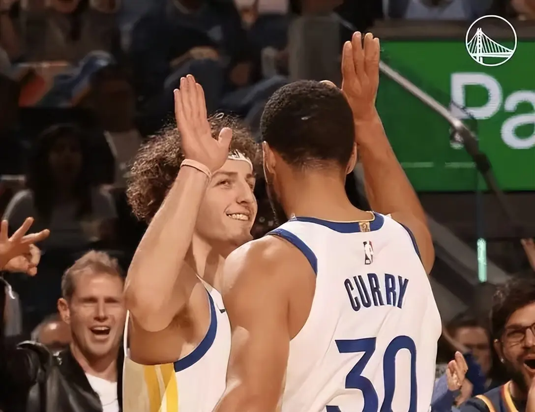 库里轰19+8带队大胜快船！哈登砍20+4尽力，泰伦卢把豪阵用成单核