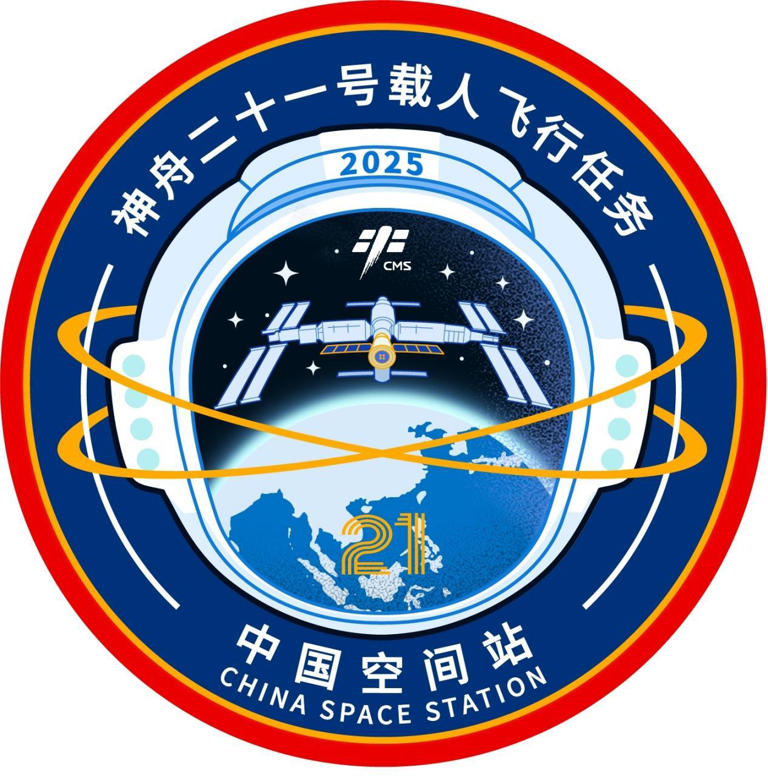 专访神舟二十一号标识设计者：以航天员头盔图案设计的标识里藏有怎样的星空？