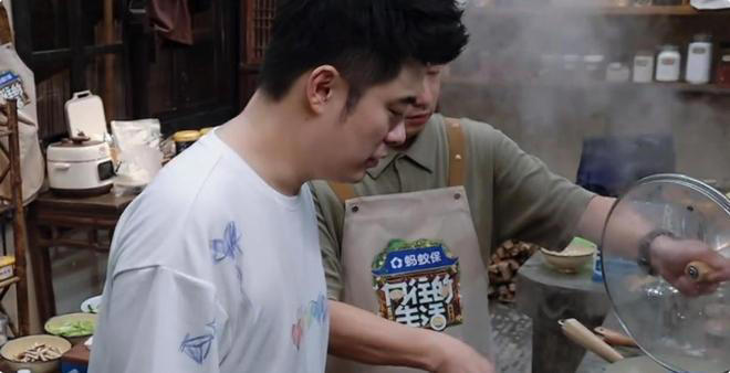 没想到，“好吃懒做”的陈赫一出场，就治好了《向往8》的尴尬病