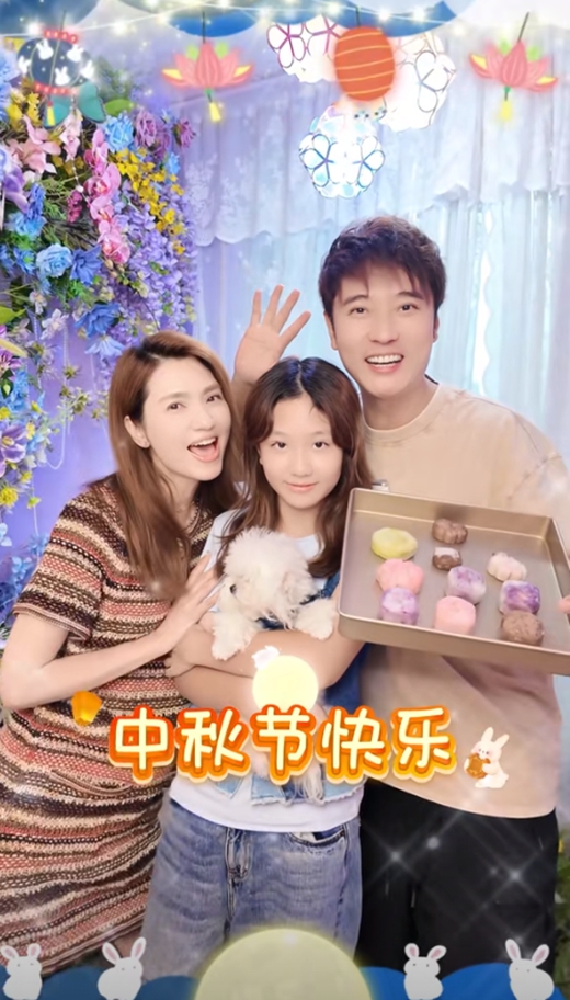 洪欣张丹峰的女儿都这么大了，风雨过后幸福模样再现！