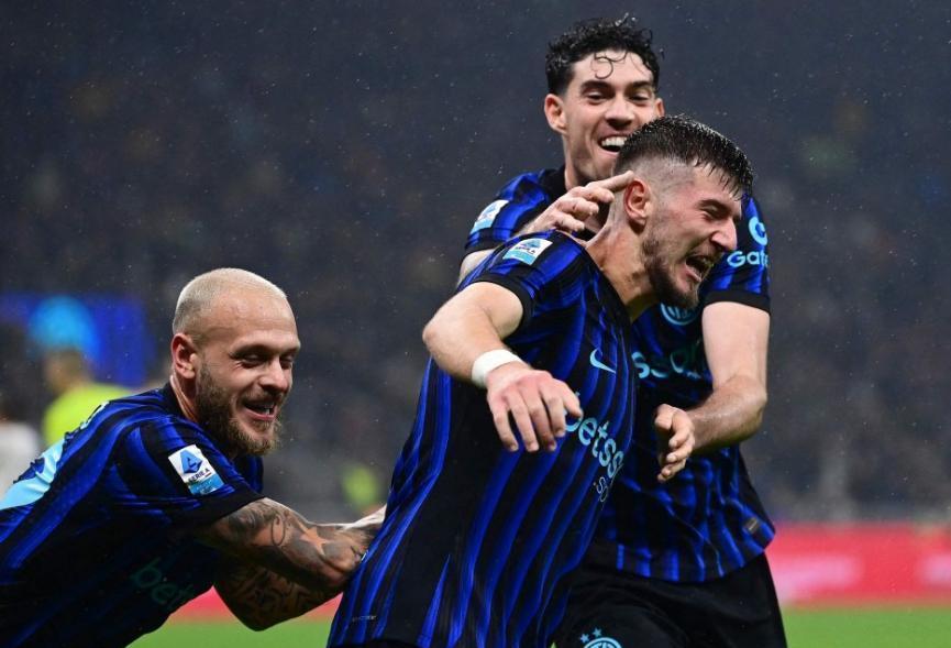 足坛一夜动态！拜仁14连胜独享历史第一，利物浦遭三杀，尤文换帅如换刀