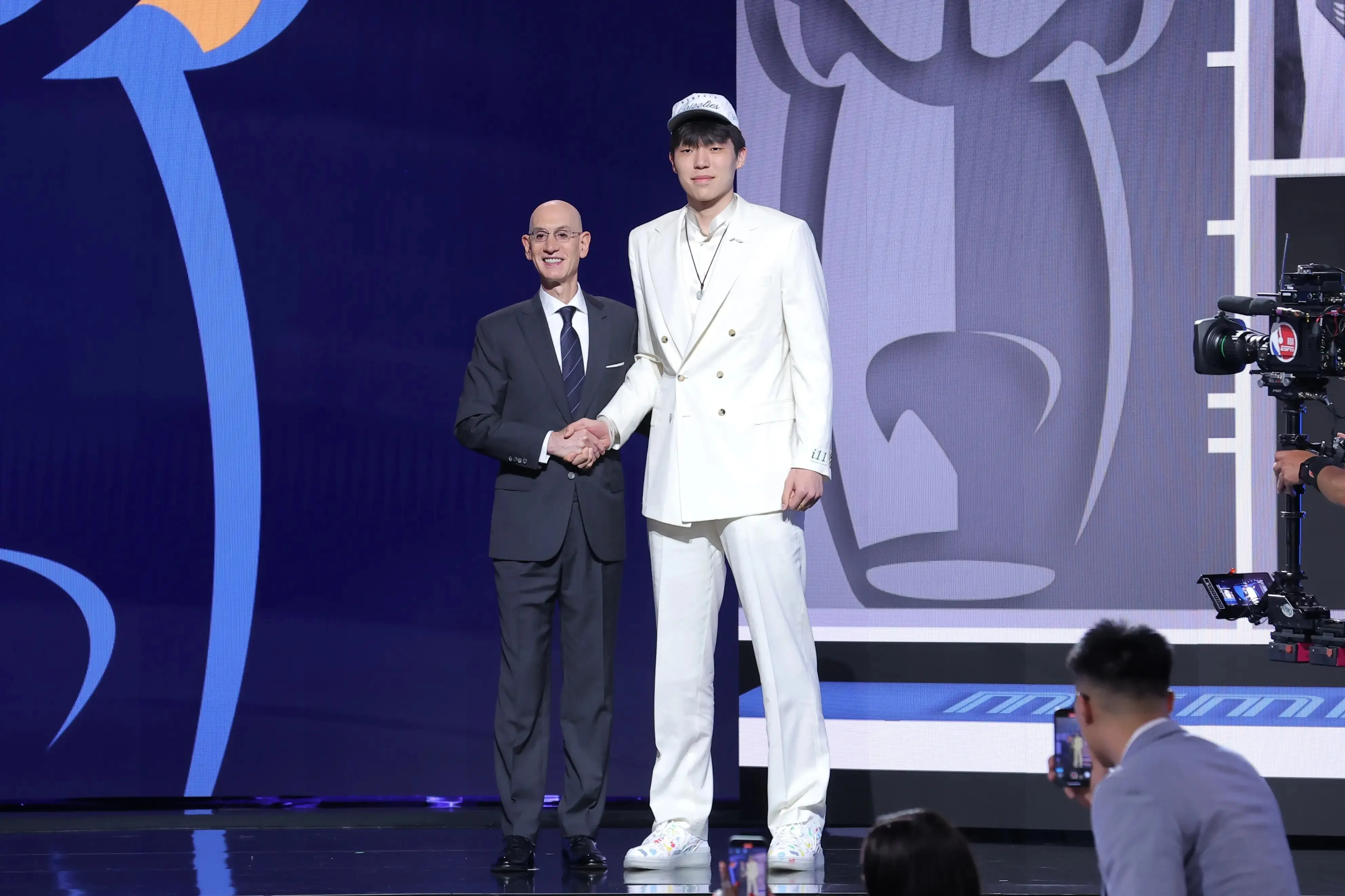 4分钟2分2犯，用边缘人也不用你！杨瀚森再遭弃用，NBA之路难了！