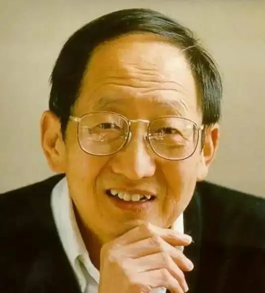 1999年，杨澜采访刚拿了诺贝尔奖的崔琦，问他如果当年没读书会怎样 崔琦脸色突变，哽咽着说宁愿做个不识字的农民
