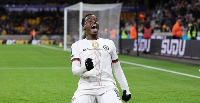 足坛一夜动态！拜仁14连胜独享历史第一，利物浦遭三杀，尤文换帅如换刀