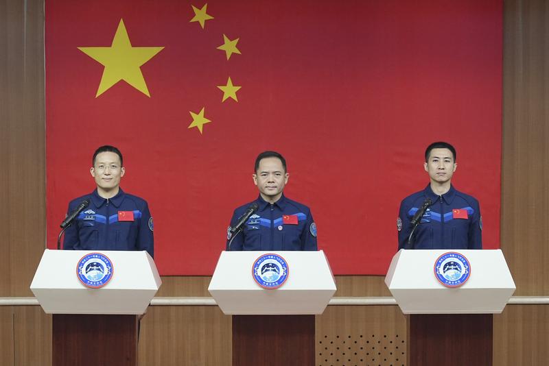 张洪章：带着自己参与的科研项目上太空