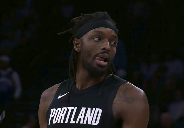 开拓者2分险胜爵士！杨瀚森创造3纪录，官方数据出炉，霍勒迪MVP