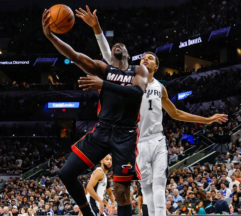 马刺5连胜！文班27+18，湖人意中人24+6尽力，阿德巴约31+3难救主