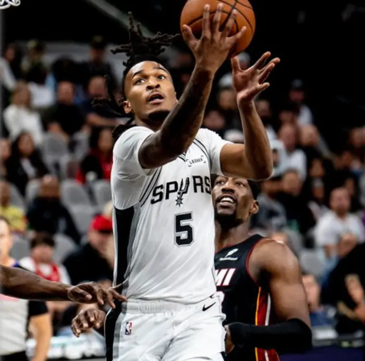 马刺5连胜！文班27+18，湖人意中人24+6尽力，阿德巴约31+3难救主