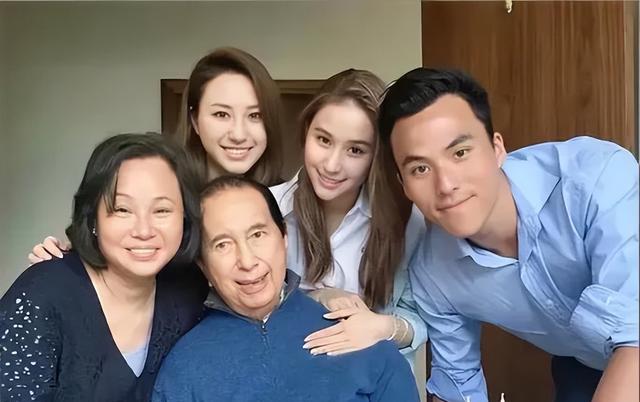 捅了马蜂窝！直到向太连夜删视频，才看清向家在香港的真实地位