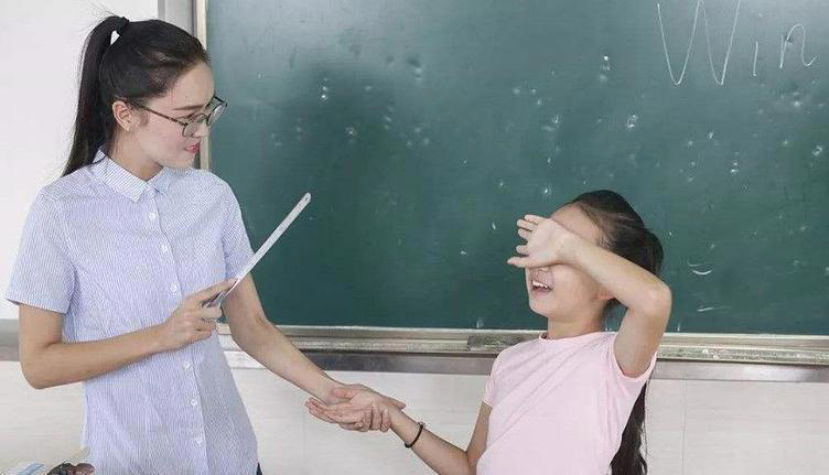 家里孩子上课爱说话，教你四招