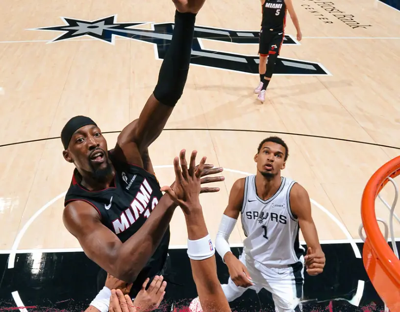 马刺5连胜！文班27+18，湖人意中人24+6尽力，阿德巴约31+3难救主