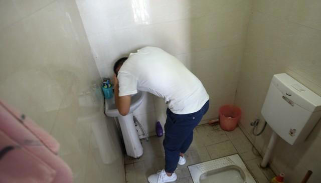 为什么不能“倒水冲厕”？很多人不懂，多亏20年维修师傅提醒！