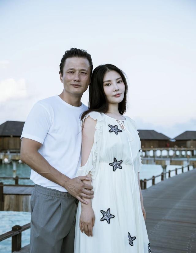 刚订婚就闹别扭？尹子维深夜连发两条动态，言语间满是不甘引猜测