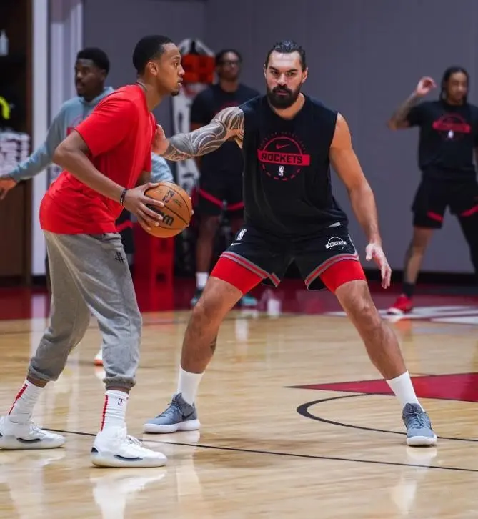 仅用36分钟，火箭高塔狂摘20篮板+13个前场篮板！饼皇已可有可无