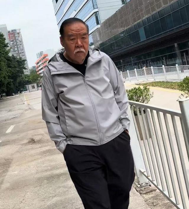74岁「肥猫」郑则仕近况曝光，暴瘦满脸白须健康令人担忧