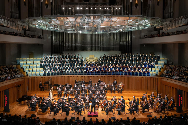 交响合唱版《炎黄风情》：中国声音跨越35年的回环升华