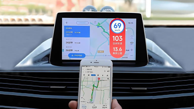 跑高速时，导航如何知道：前方有大车、后方有快车？
