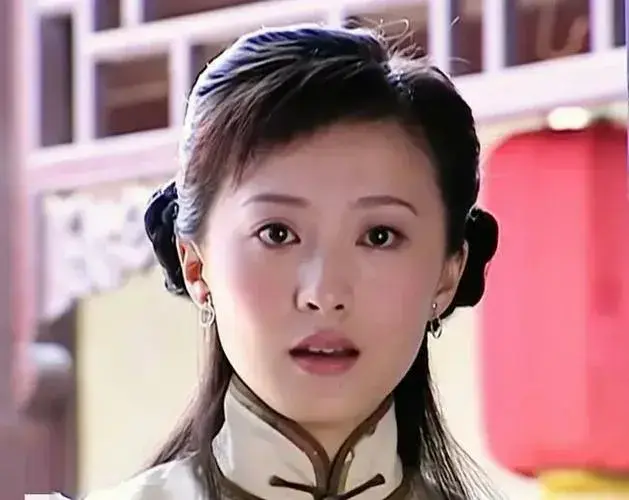 金粉世家：为何大嫂能容窑姐晚香，却容不下贴身丫鬟小怜？