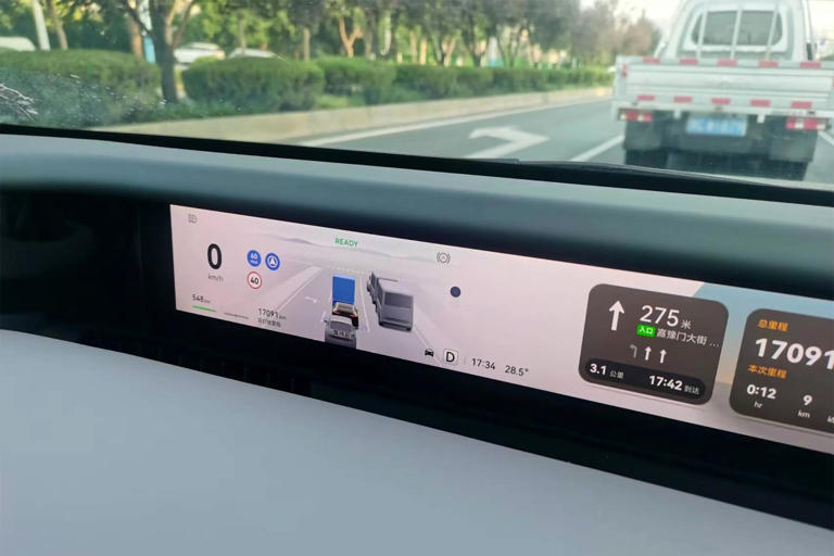 跑高速时，导航如何知道：前方有大车、后方有快车？