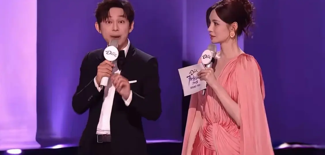 那英在《声鸣远扬》直播中被关麦