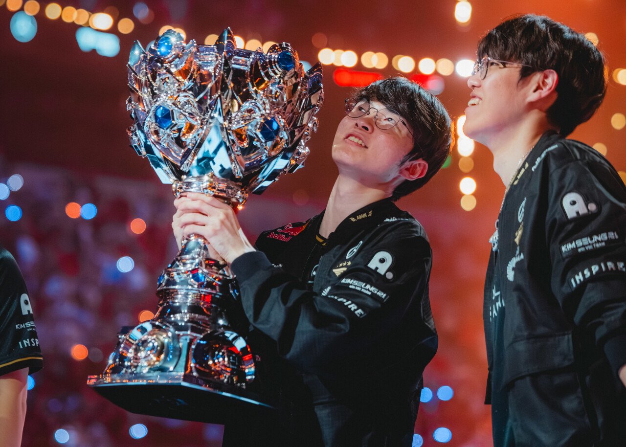 Faker：热情让我一直参赛；和最强选手们一起竞争意义非凡