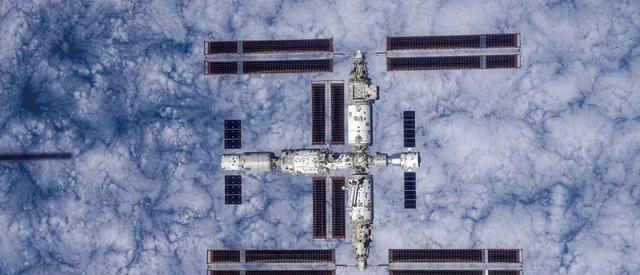 神舟二十号推迟回航：空间站6人继续共飞：空间站氧气为何用不完