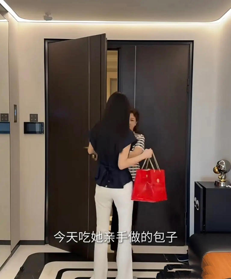 潘玮柏上海豪宅曝光，690平顶层复式写老婆名，和岳母同住很惬意