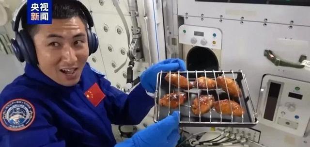 神舟二十号推迟回航：空间站6人继续共飞：空间站氧气为何用不完