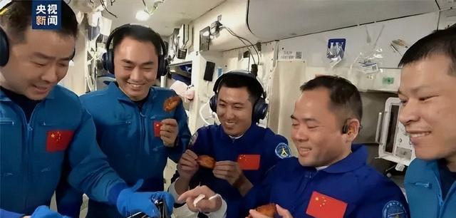 神舟二十号推迟回航：空间站6人继续共飞：空间站氧气为何用不完