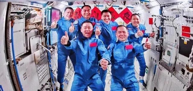 神舟二十号推迟回航：空间站6人继续共飞：空间站氧气为何用不完