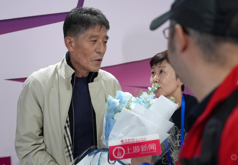 李章洙回渝参加足协杯夺冠25周年纪念赛，感慨铜梁龙冲超成功：时间过太快了