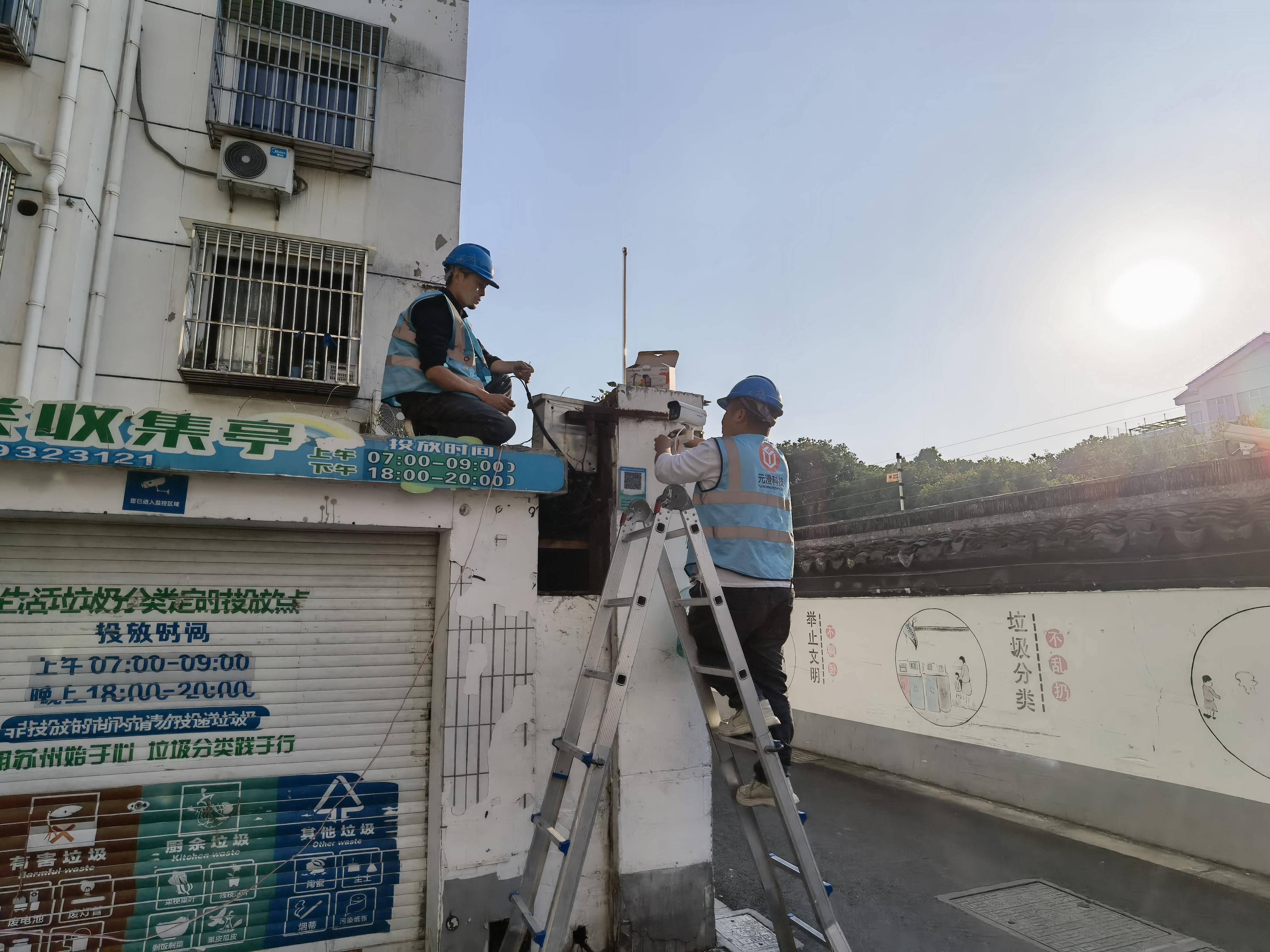 路灯“焕新颜”，照亮回家路