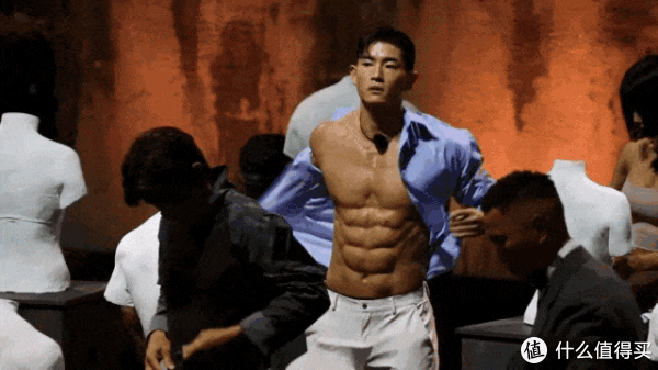 满屏荷尔蒙！网飞这一脱，又赢麻了