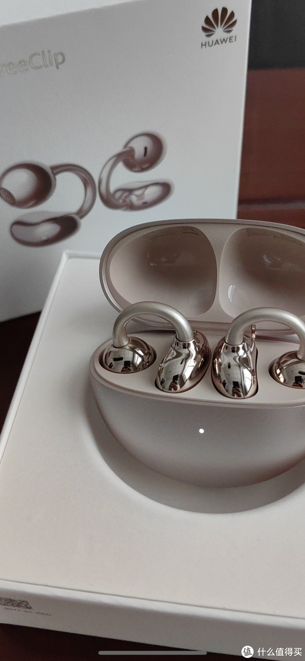 华为新款耳机：音质与设计兼备