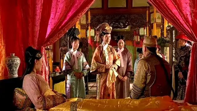 甄嬛传：甄嬛生下双生子，为何宜修给甄嬛的两个孩子送去纯元旧物