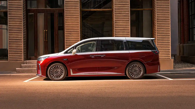 2026款岚图梦想家官图发布，全新双拼配色豪华感拉满