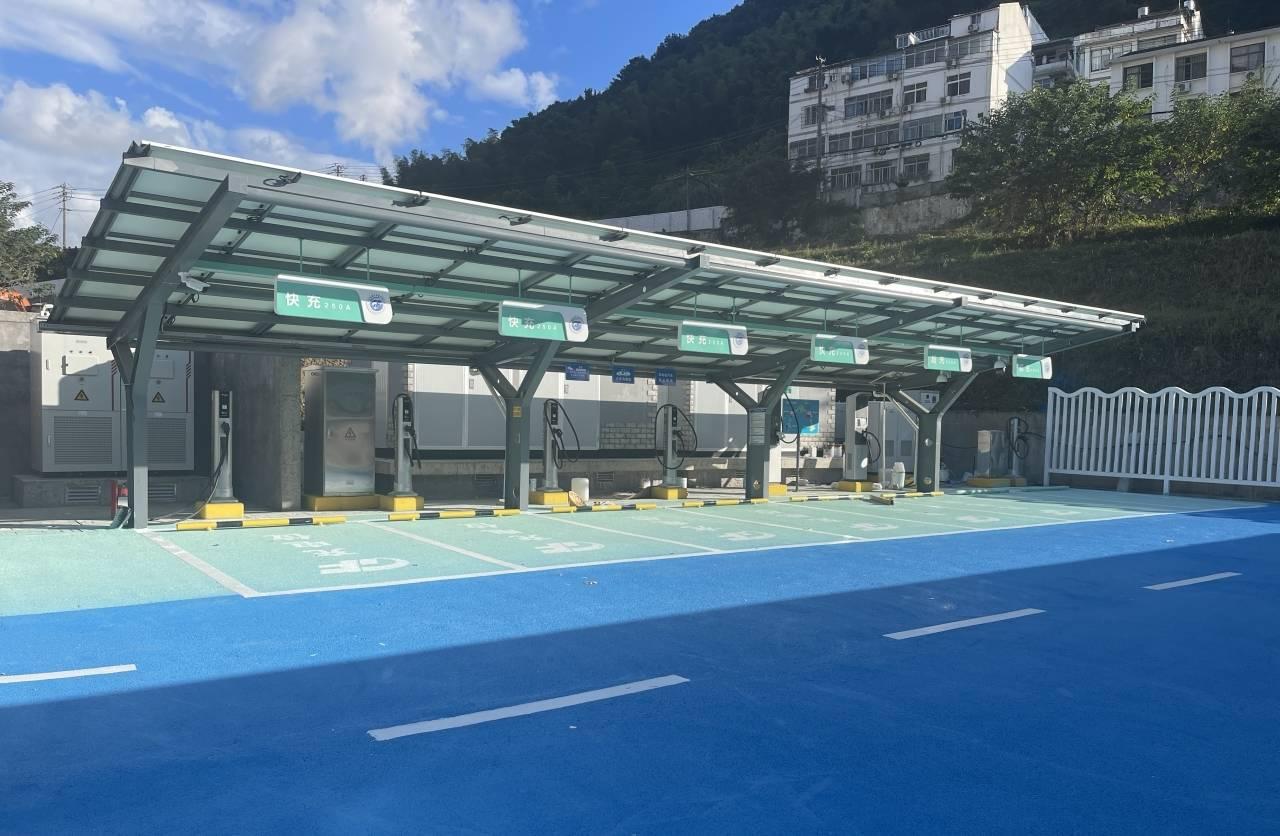 平阳首个“光储充放检”一体化充电站投用